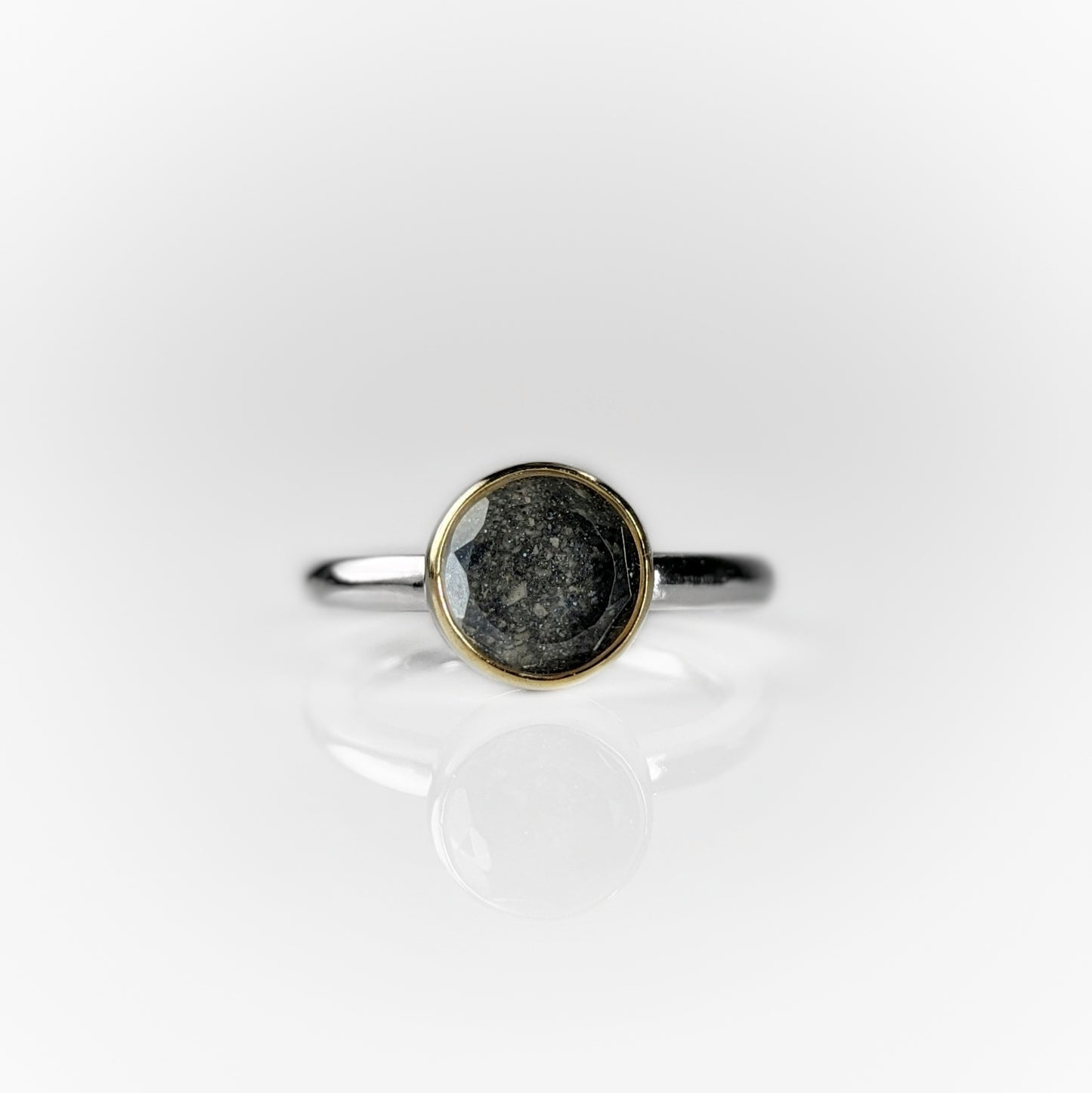 Heirloom Sleek Round Faceted Memorial Ring